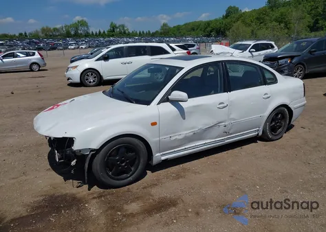 1998 Volkswagen Passat Gls z USA, uszkodzony, nr VIN WVWMA63B4WE294951